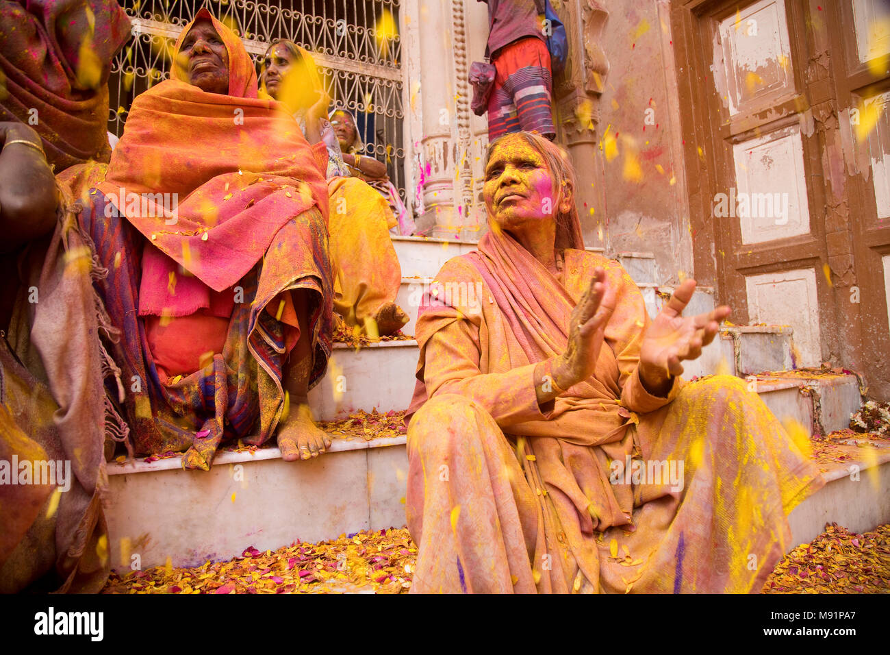 Les veuves participent à des célébrations de Holi à Vrindavan, Uttar Pradesh, Inde Banque D'Images