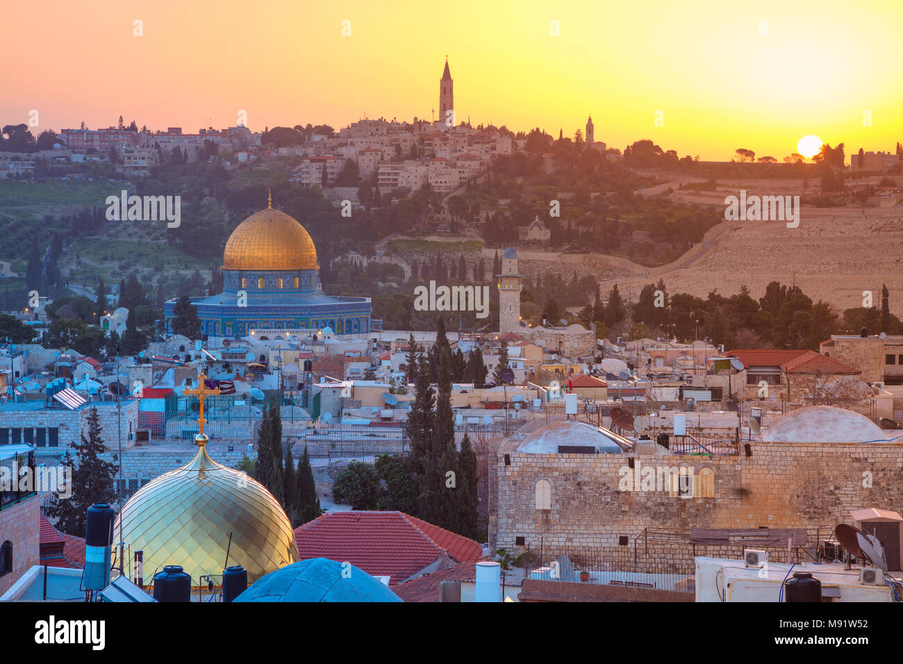 Jérusalem. Cityscape image de Jérusalem, Israël avec dôme du Rocher au lever du soleil. Banque D'Images