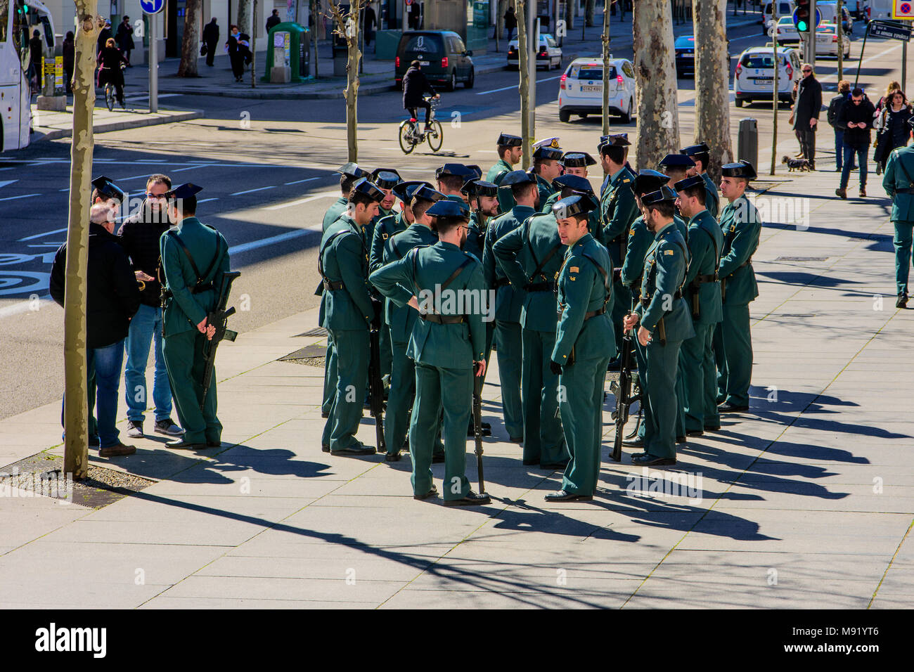 Madrid, Espagne. Mar 21, 2018. Cérémonie de lever du drapeau. Est célébrée le troisième mercredi de chaque mois. La cérémonie est effectuée par la Garde Civile Crédit : F. J. Carneros/Alamy Live News Banque D'Images