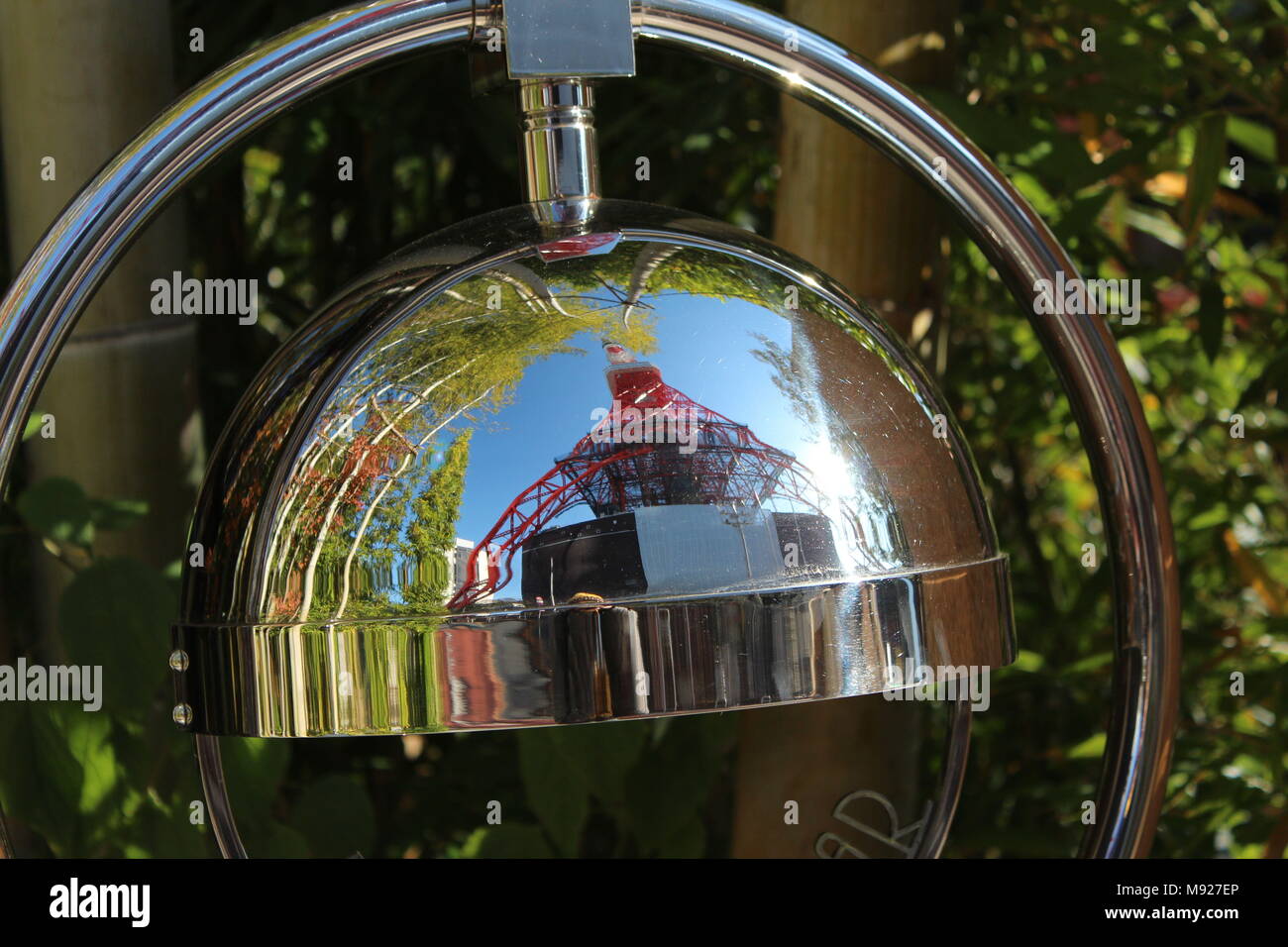 Tokyo, Tokyo, la Chine. Mar 22, 2018. Tokyo, Japon 22 Mars 2018 : Tokyo Tower est une tour d'observation et de communication dans le Shiba-koen district de Minato, Tokyo, Japon. À 332,9 mètres (1 092 ft), c'est la deuxième plus haute structure au Japon. La structure est un réseau d'inspiration Tour Eiffel tower qui est peint en blanc et orange international pour se conformer aux règlements sur la sécurité aérienne. Construit en 1958, la tour, principales sources de revenu sont le tourisme et la location de l'antenne. Crédit : SIPA Asie/ZUMA/Alamy Fil Live News Banque D'Images