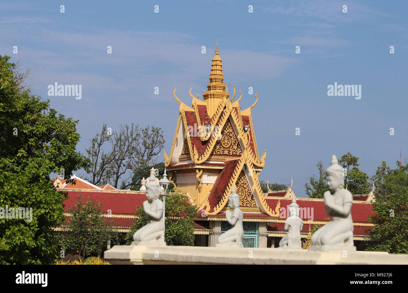 Phnom Penh, Cambodge, Chine. Mar 22, 2018. Phnom Penh, Cambodge 22 Mars 2018 : le Palais Royal à Phnom Penh, Cambodge, est un complexe de bâtiments qui sert de résidence royale du roi du Cambodge. Son nom complet en langue khmère est Preah Barum Reachea Veang Chaktomuk Serei Mongkol. Les rois du Cambodge ont occupé depuis qu'il a été construit dans les années 1860, avec une période d'absence lorsque le pays est entré dans la tourmente pendant et après le règne des Khmers rouges. Crédit : SIPA Asie/ZUMA/Alamy Fil Live News Banque D'Images