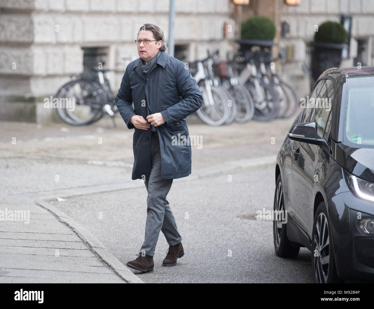 Berlin, Allemagne. 22 mars, 2018. 22 mars 2018, ministre des Transports et de l'infrastructure numérique, Andreas Scheuer (CDU), à l'arrving requiem pour le Cardinal Karl Lehmann dans la Cathédrale Saint Hedwigs à Berlin. Photo : Soeren Stache/dpa dpa : Crédit photo alliance/Alamy Live News Banque D'Images