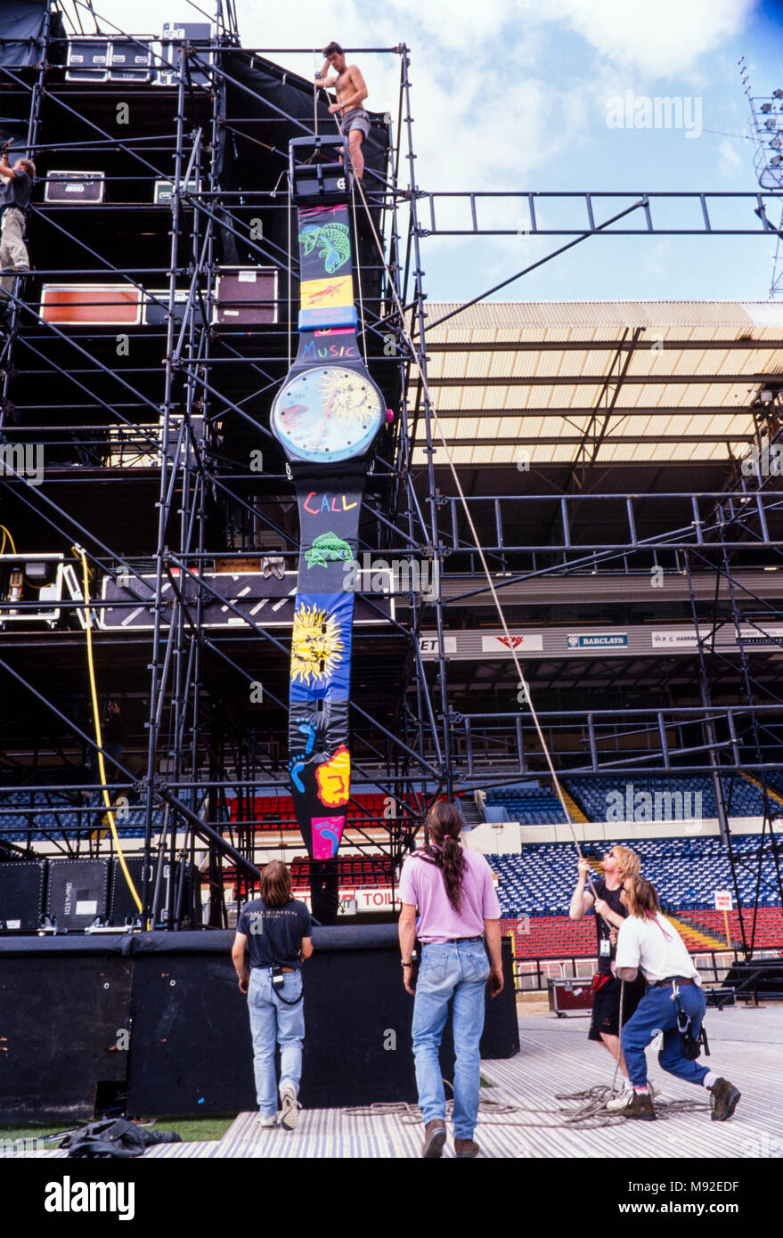 Le transport de l'équipage l'étape d'une montre Swatch à l'échafaudage, Jean Michel Jarre concert au stade de Wembley, le 28 août 1993, archives photo, Londres, Angleterre Banque D'Images