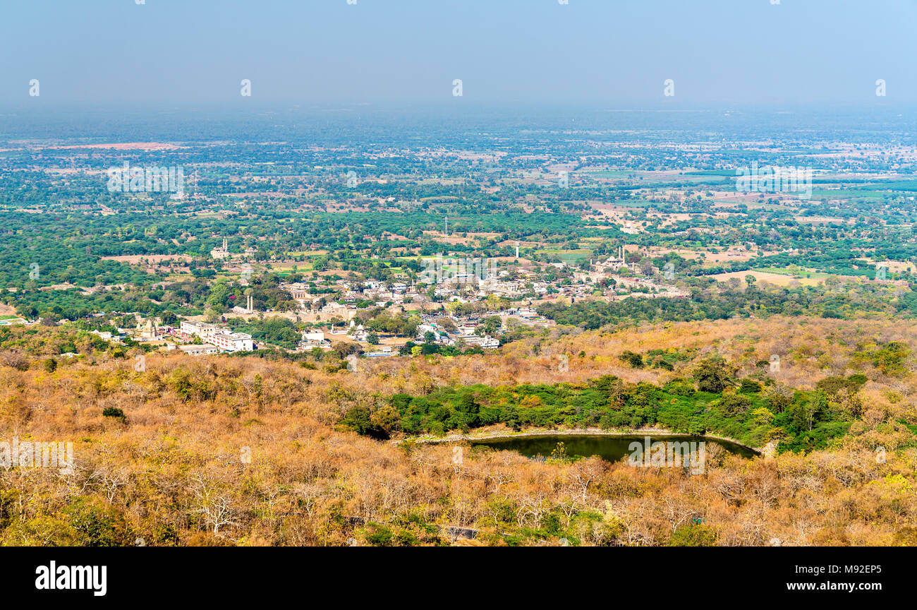 Panorama de Champaner, une ville historique dans l'État de Gujarat, en Inde occidentale Banque D'Images