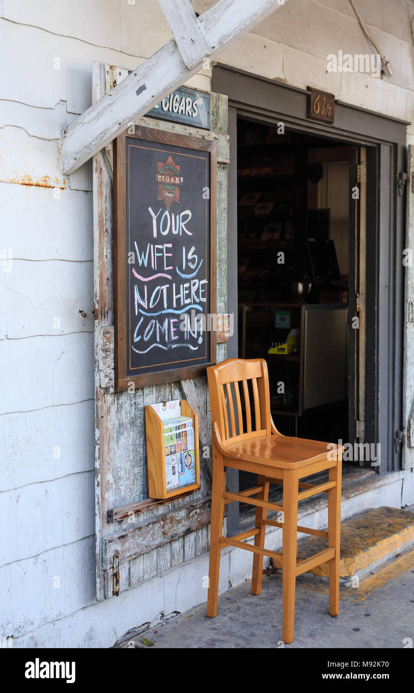 Drôle de signe extérieur Bar miteux Banque D'Images