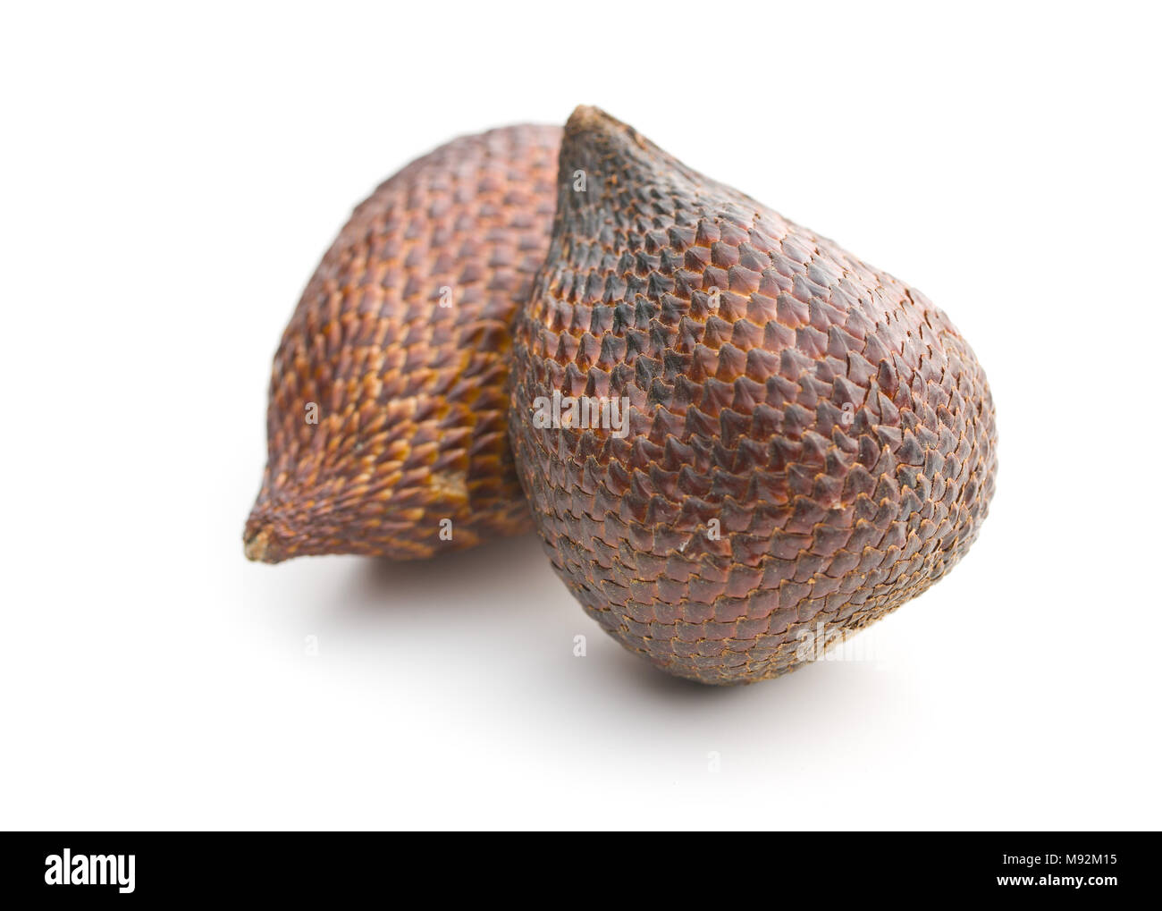 Salak Salacca zalacca, fruits, fruits de serpent isolé sur le fond blanc. Banque D'Images