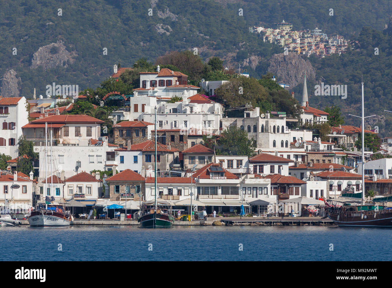 Vue de la mer pour les maisons blanches de la ville de Marmaris, Turquie, 11 août, 2017 Banque D'Images