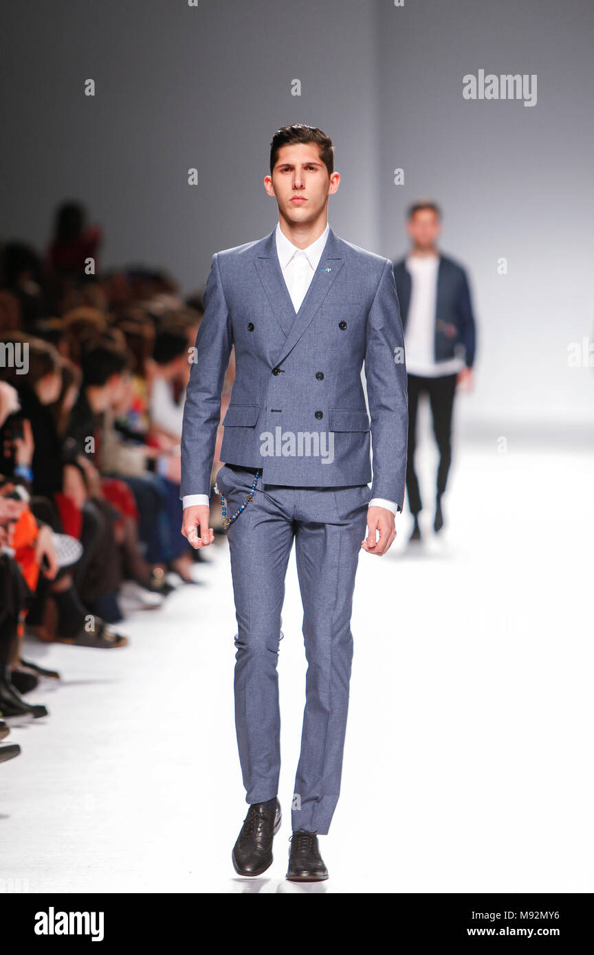 Model cat walk Nuno Gama F/W 18-19 collection défilé à 50 édition de la Fashion Week de Paris, le 10 mars 2018 à Lisbonne, Portugal Banque D'Images