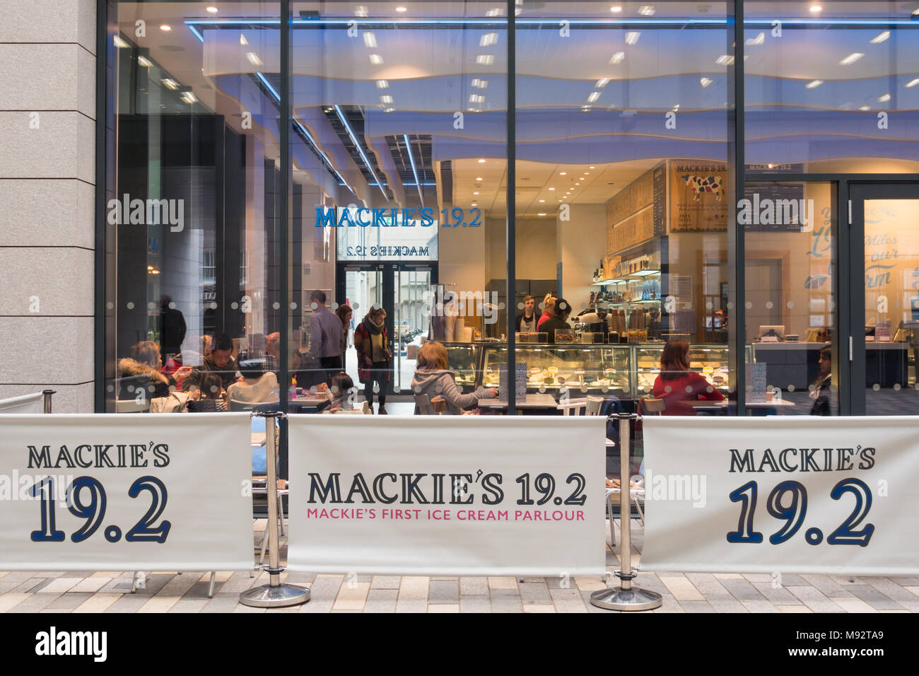 Mackie's 19.2 Ice Cream parlour dans Square, Marischal Aberdeen, Écosse, Royaume-Uni Banque D'Images