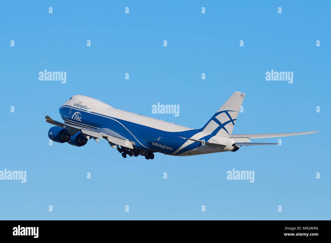Air Bridge Cargo Boeing 747-8F Cargo jet décolle de l'Aéroport International de Los Angeles, LAX, Californie, USA. Banque D'Images