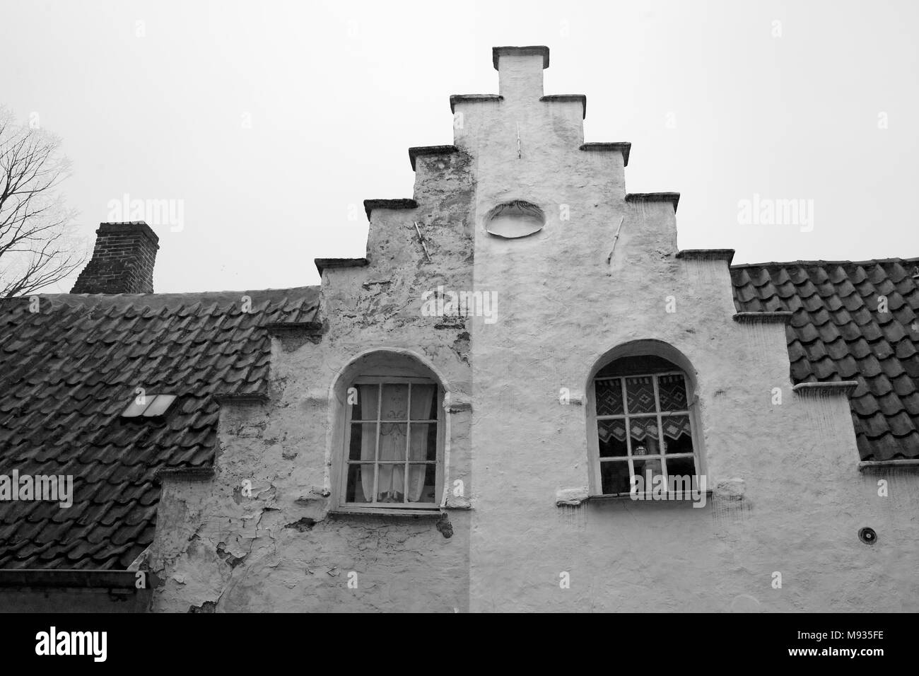 Maisons traditionnelles à pignons, Walstraat, Brugge, Flandre Occidentale, Belgique. Version noir et blanc Banque D'Images