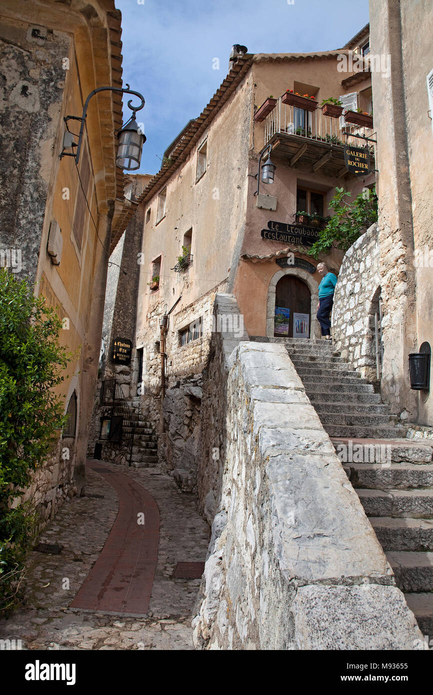Escalier à allée de cité médiévale d'Èze Village, Provence, Var, Cote Azur, sud de la France, France, Europe Banque D'Images