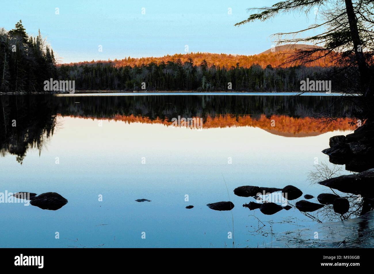 Lacs de cèdre Sunset, Adirondack Forest Preserve, New York Banque D'Images