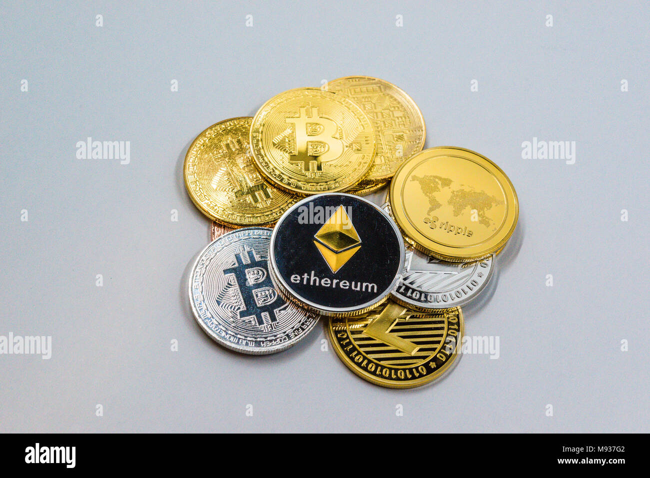 Regroupement des pièces Cryptocurrency Banque D'Images