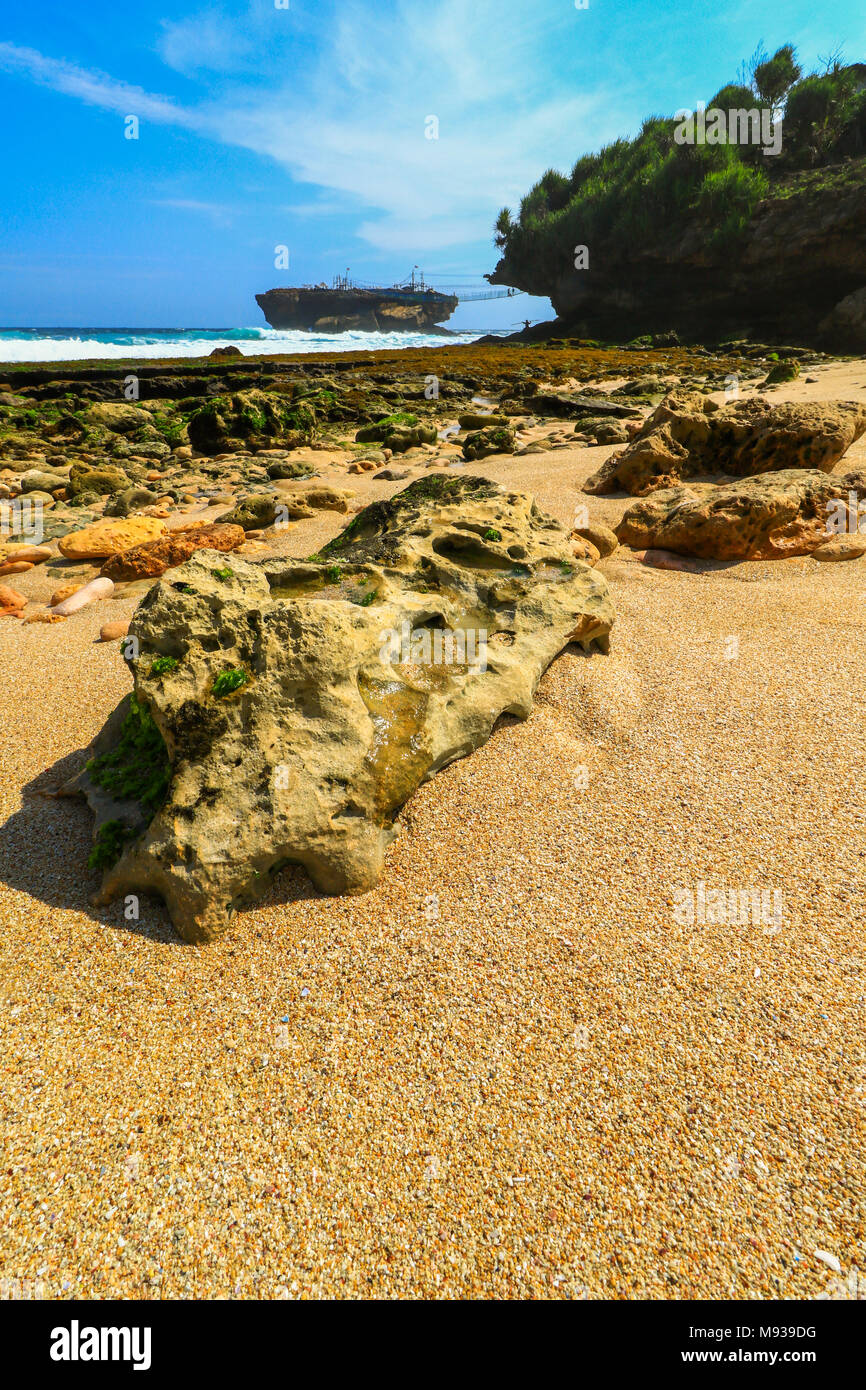 Pantai Timang est situé dans Gunungkidul regency, région spéciale de Yogyakarta. Distance à la plage de Wonosari environ 35 km. Banque D'Images