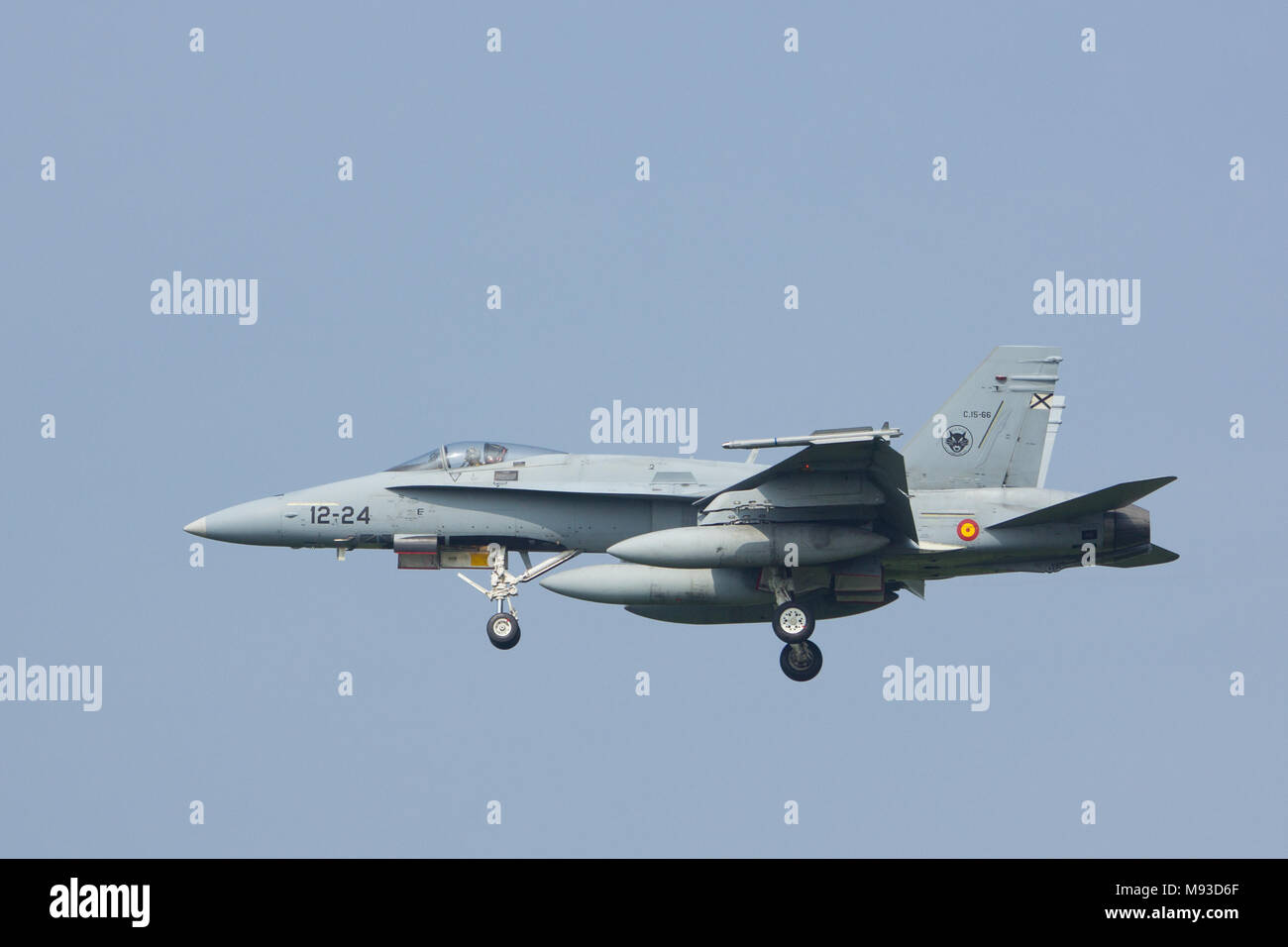 Leeuwarden, Pays-Bas Apr 10, 2015 : l'espagnol F-18 atterrissant à Frisian Flag Banque D'Images