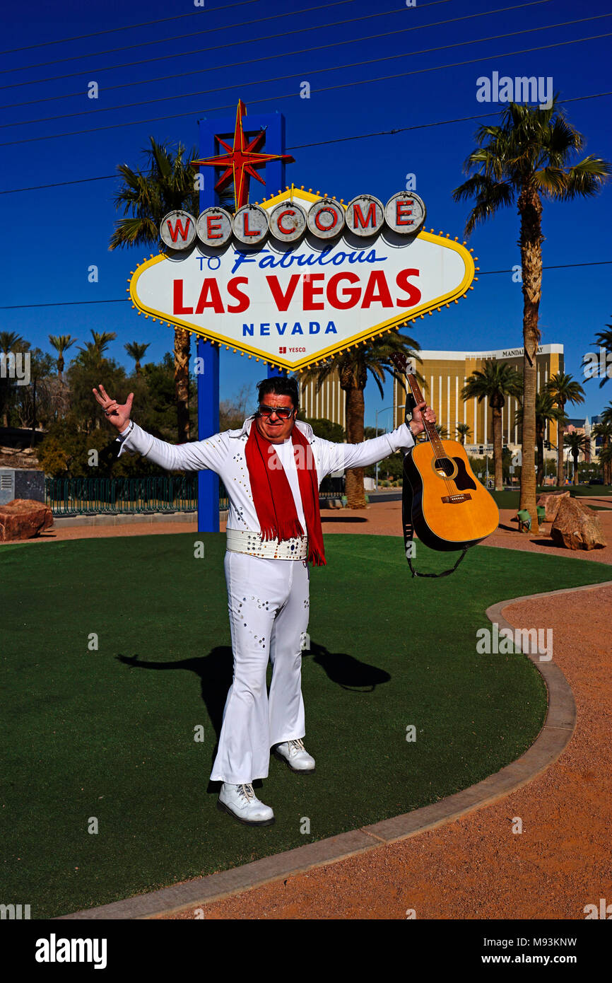 Sosie d'Elvis par la bienvenue à Las Vegas Sign,Las Vegas, Nevada, United States of America Banque D'Images