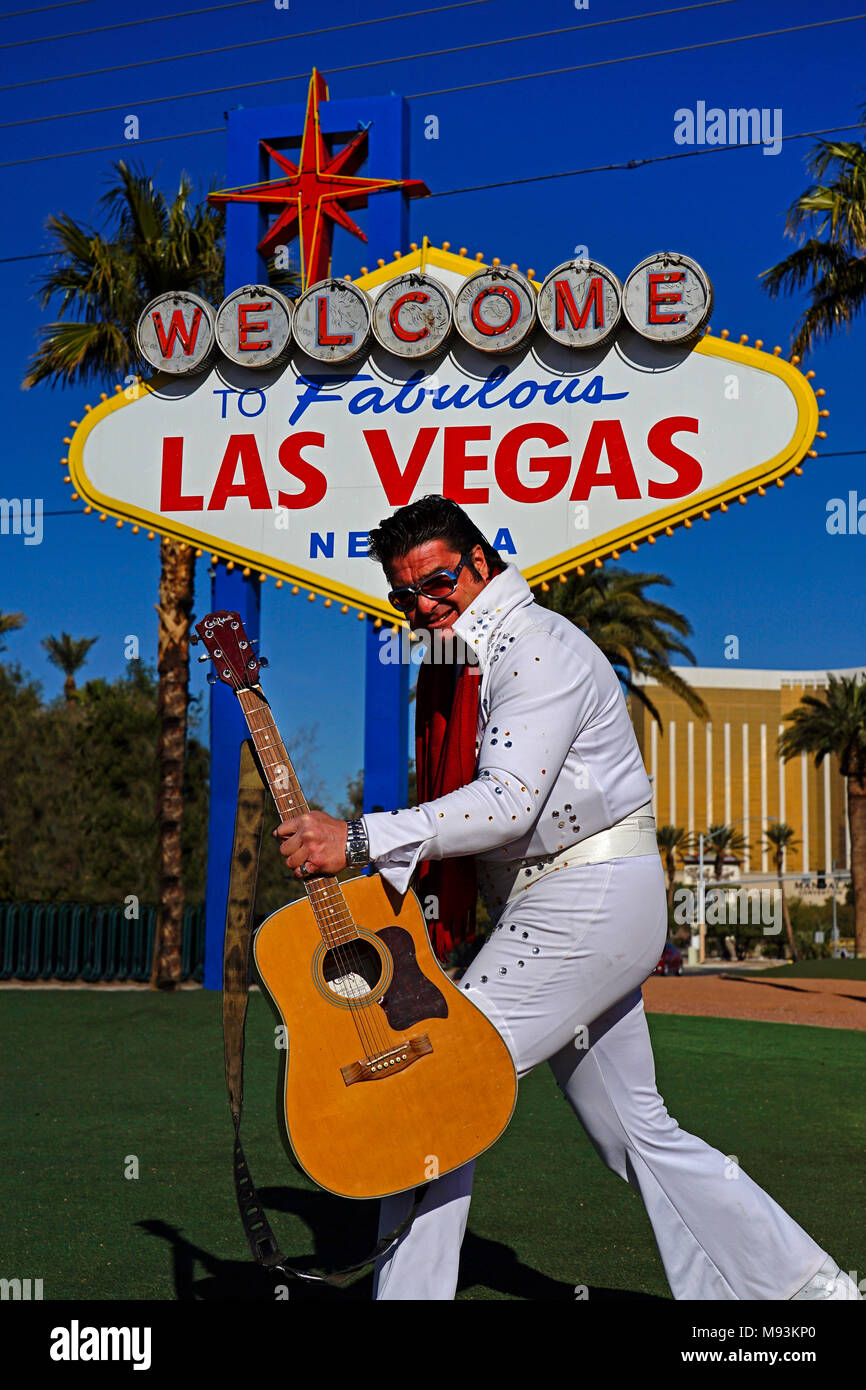 Sosie d'Elvis par la bienvenue à Las Vegas Sign,Las Vegas, Nevada, United States of America Banque D'Images