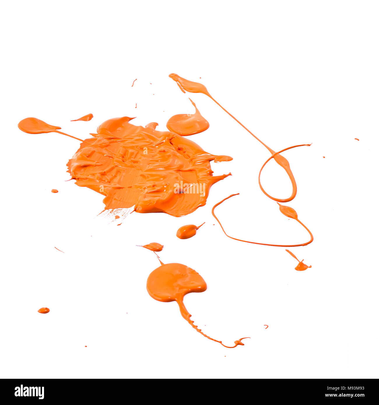 Acrylique orange couleur croquis sur une surface blanche Banque D'Images