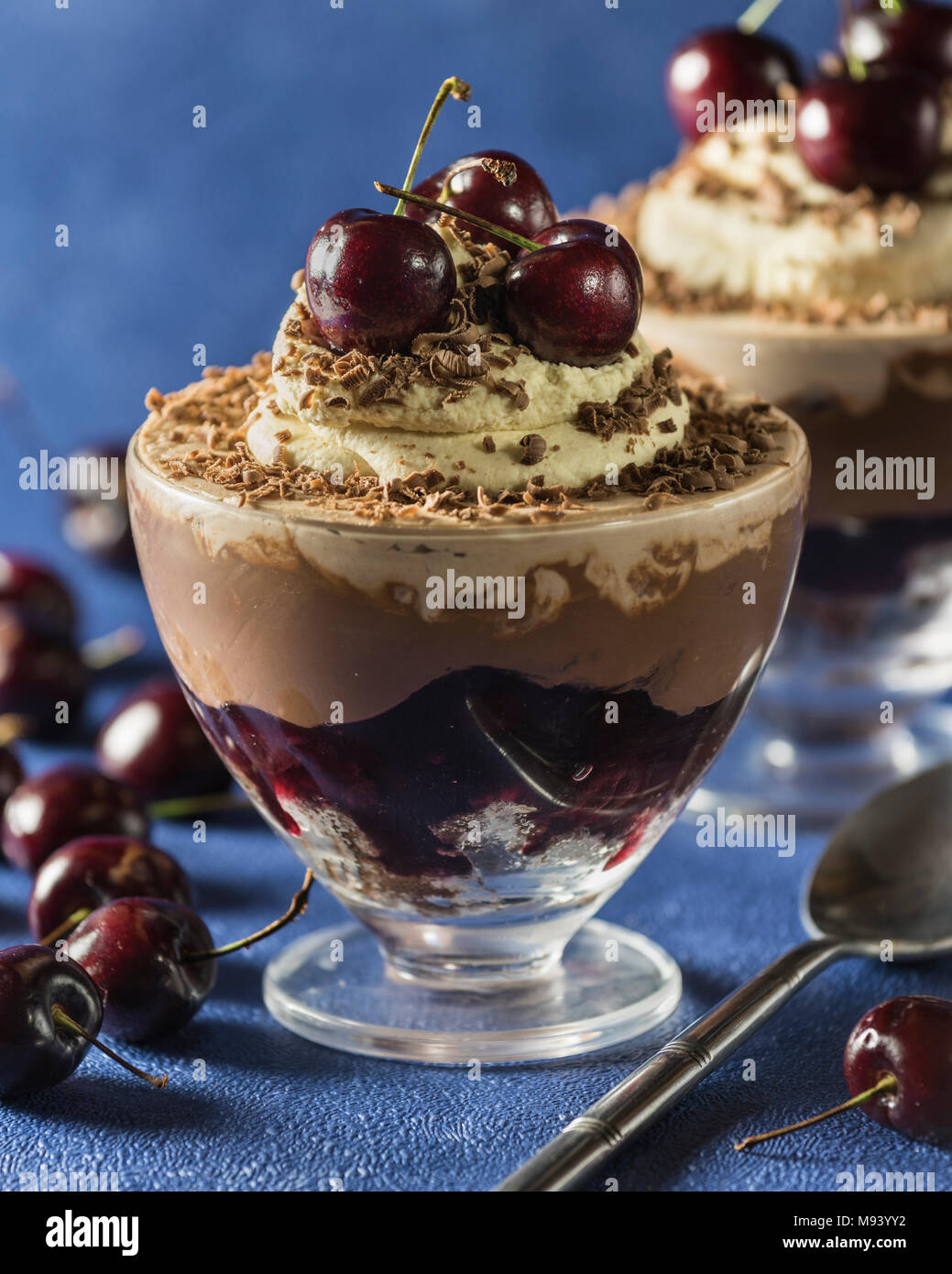 Forêt Noire bagatelle. Dessert au chocolat cerise noire. L'alimentation Banque D'Images