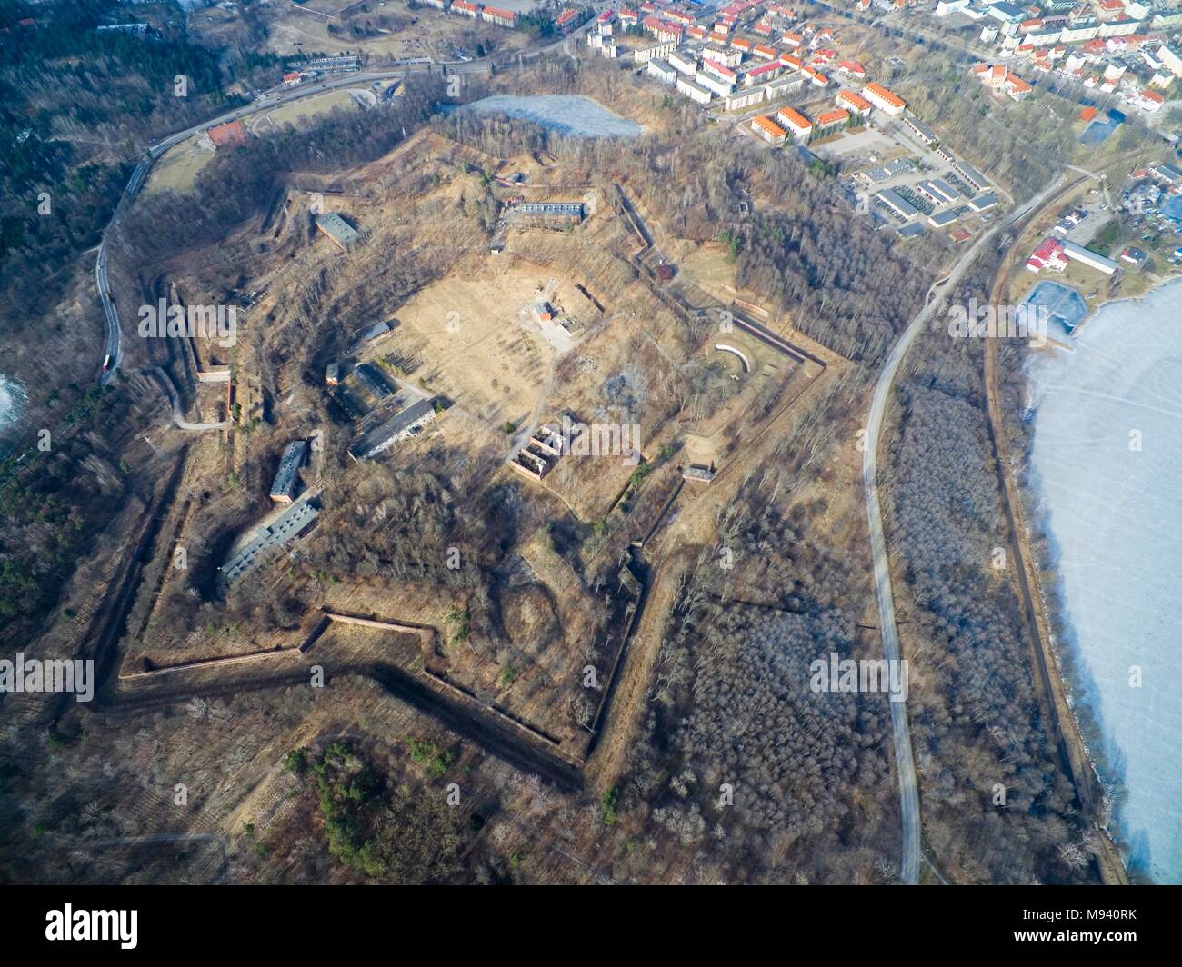 Vue aérienne de la forteresse Boyen en forme d'étoile à Gizycko, Pologne (ex-Loetzen, Prusse Orientale, Allemagne) Banque D'Images
