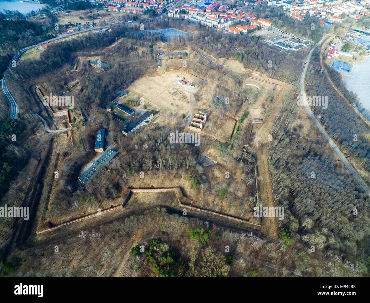 Vue aérienne de la forteresse Boyen en forme d'étoile à Gizycko, Pologne (ex-Loetzen, Prusse Orientale, Allemagne) Banque D'Images
