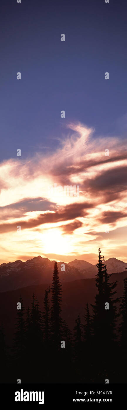Lever de soleil au-dessus des montagnes rocheuses Banque D'Images