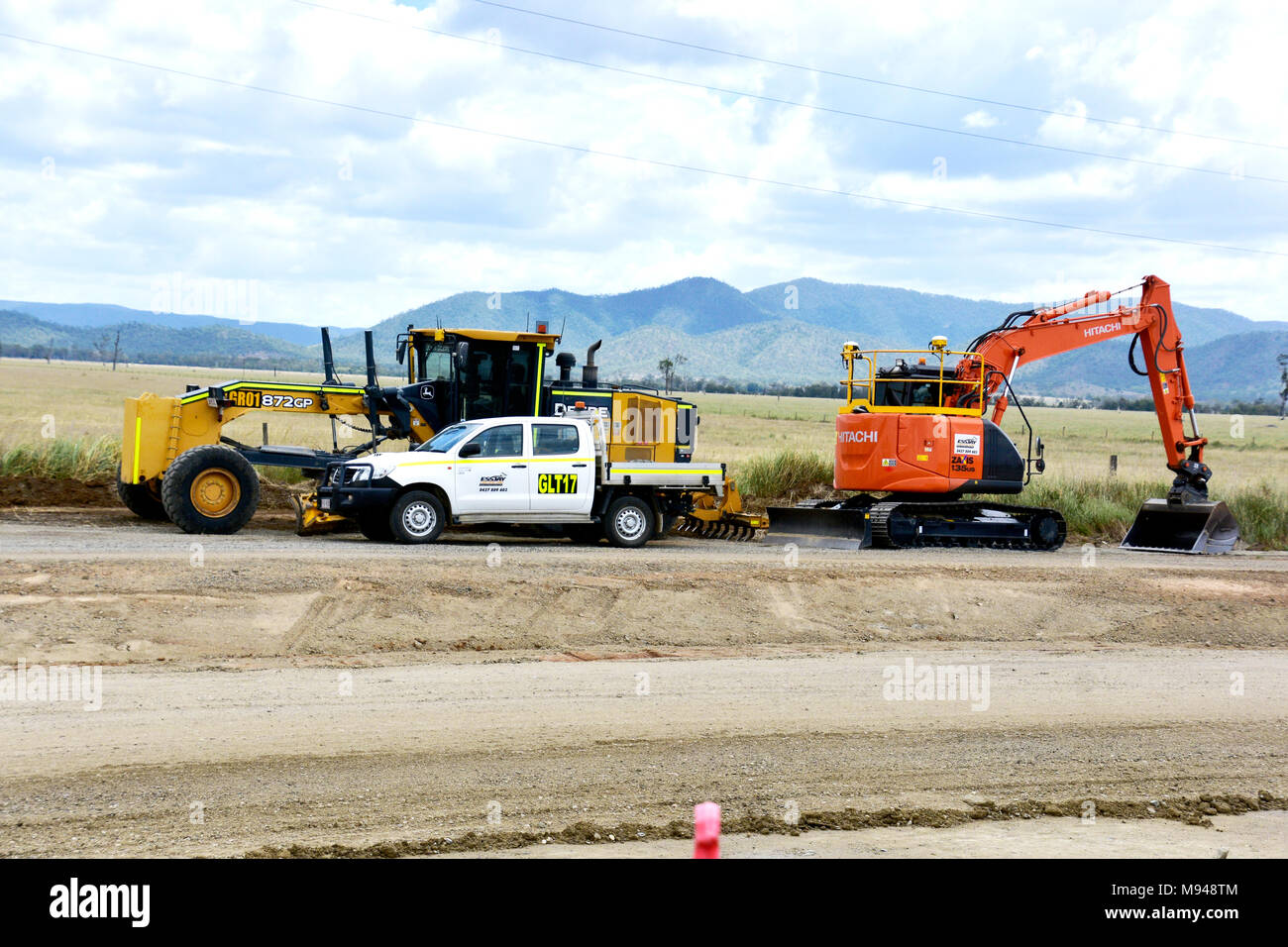 Travaux de voirie QUEENSLAND, HITACHI DIGGER, JOHN DEER GRADER Banque D'Images