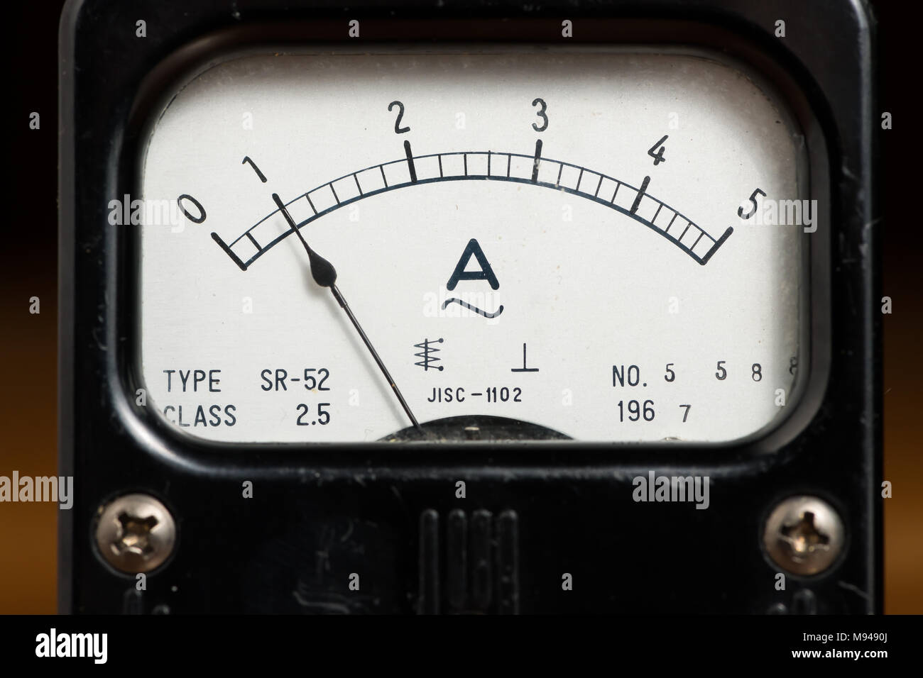 Détails d'un ampèremètre analogique noir, l'échelle et l'indicateur Banque D'Images