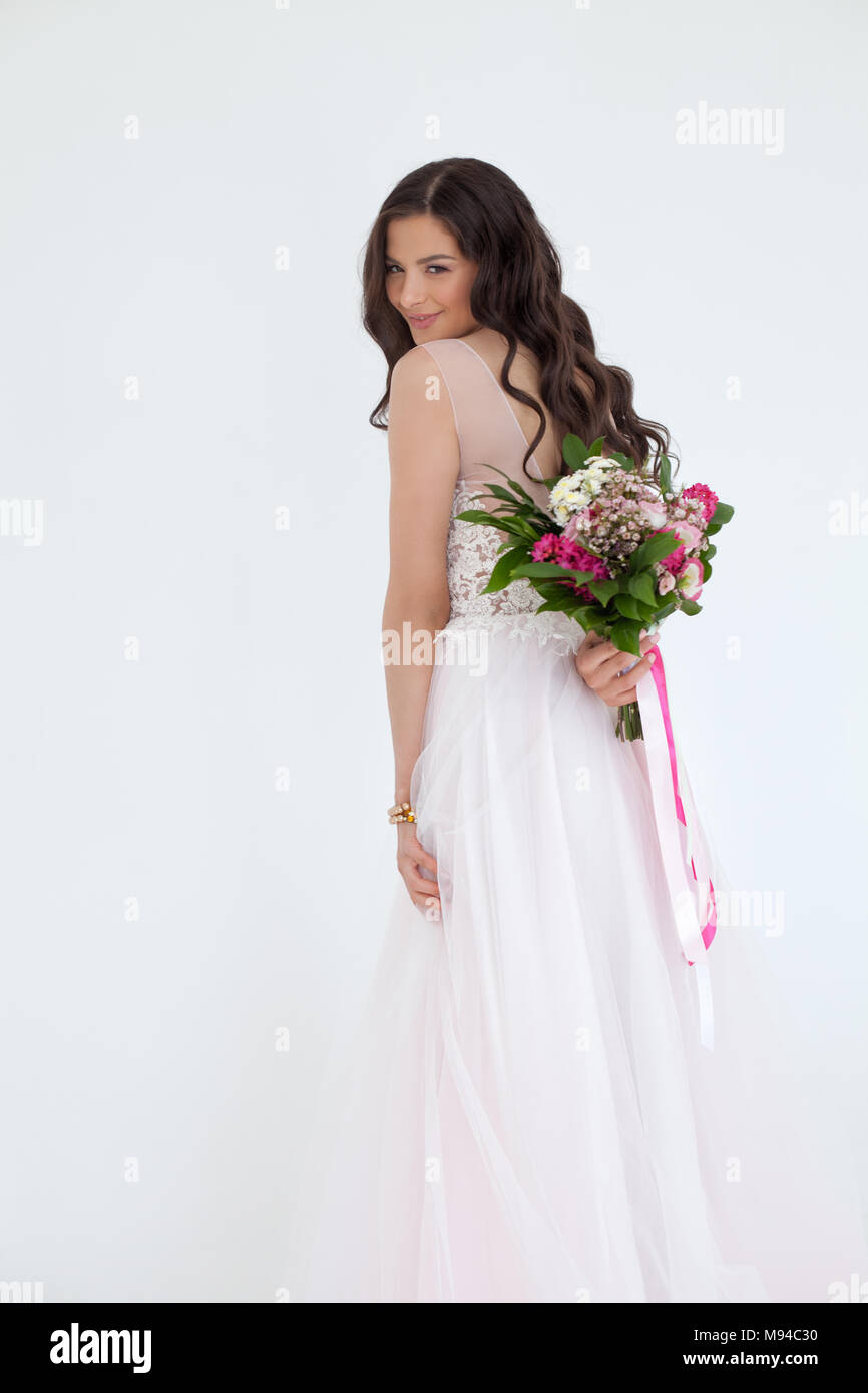 Mode femme belle mariée avec modèle d'arrangement de fleur coloré Banque D'Images