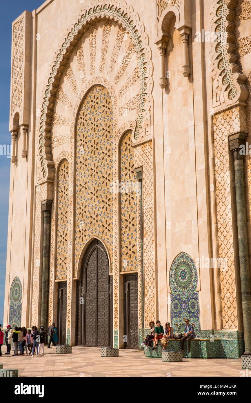 Maroc, Casablanca, la Mosquée Hassan II portes richement décoré Banque D'Images