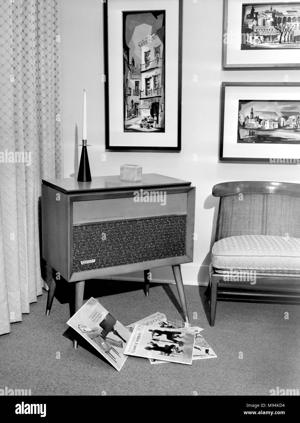 Au milieu du siècle dans le salon US, ca. 1960. Banque D'Images