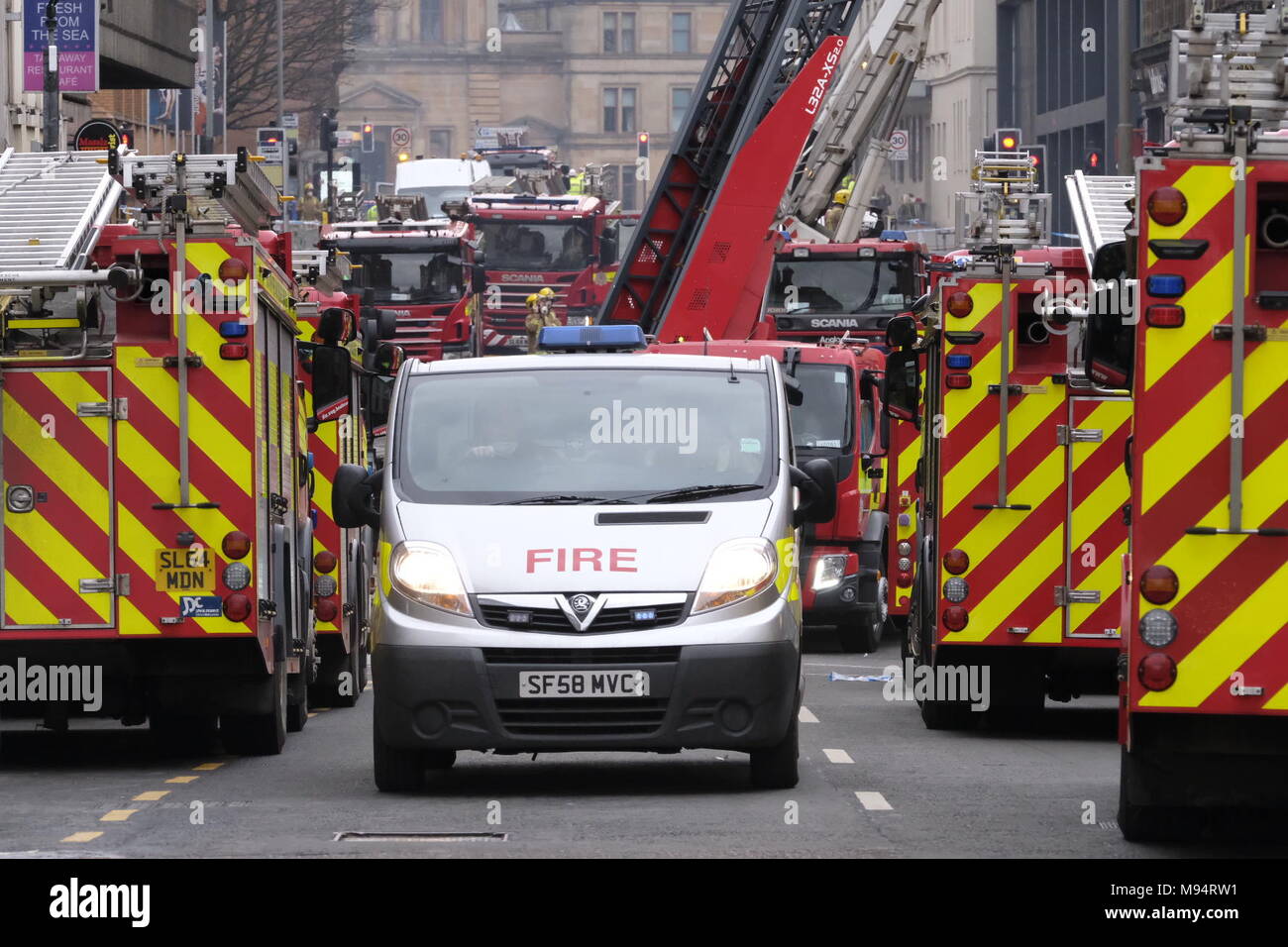 Glasgow, Royaume-Uni. 22 mars 2018. Incendie majeur est menée sur Sauchiehall Street Glasgow. Les équipes de pompiers de la tentative d'enregistrement de Pavilion Theatre de l'incendie. Les appareils d'incendie de toute l'Ecosse dans l'assistance. Credit : Iain Masterton/Alamy Live News Banque D'Images