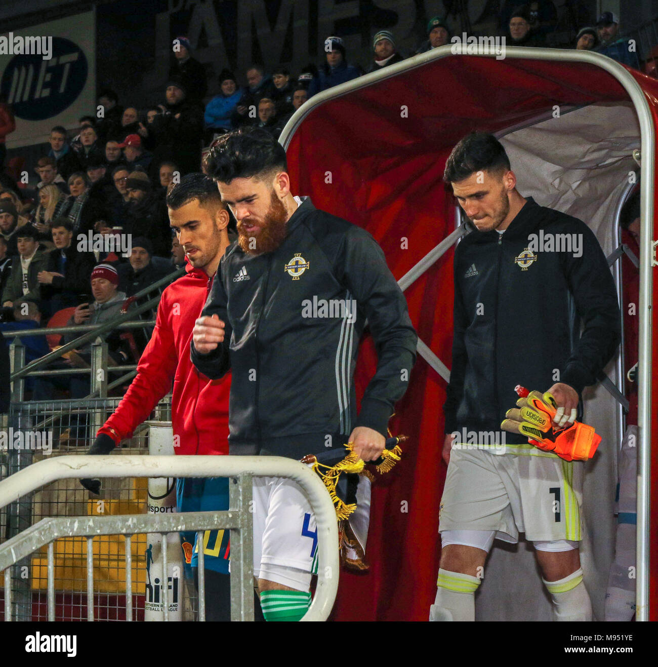 Parc Shamrock, Portadown, l'Irlande du Nord au Royaume-Uni. 22 mars 2018. Le football International - 2019 En vertu de l'UEFA 21 Qualificatif Championnat - Groupe 2 - L'Irlande du Nord / Espagne. Les capitaines diriger les équipes au parc Shamrock. Crédit : David Hunter/Alamy Live News. Banque D'Images