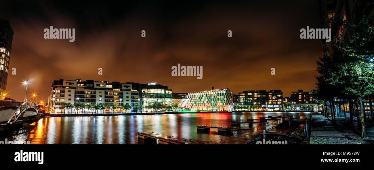 Grand canal dock...photo prise la nuit pour montrer la beauté de la nuit. Marqueur de l'hôtel est juste au milieu. Grand endroit à visiter ! Banque D'Images