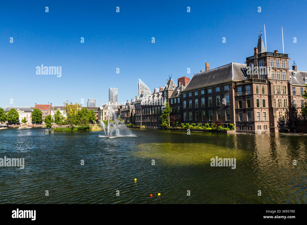 La Haye, Pays-Bas - le 26 mai 2017 : Vue sur Lac Hofvijver dans le centre-ville de Den Haag le 26 mai 2017. Sa la capitale de la province du Sud Banque D'Images