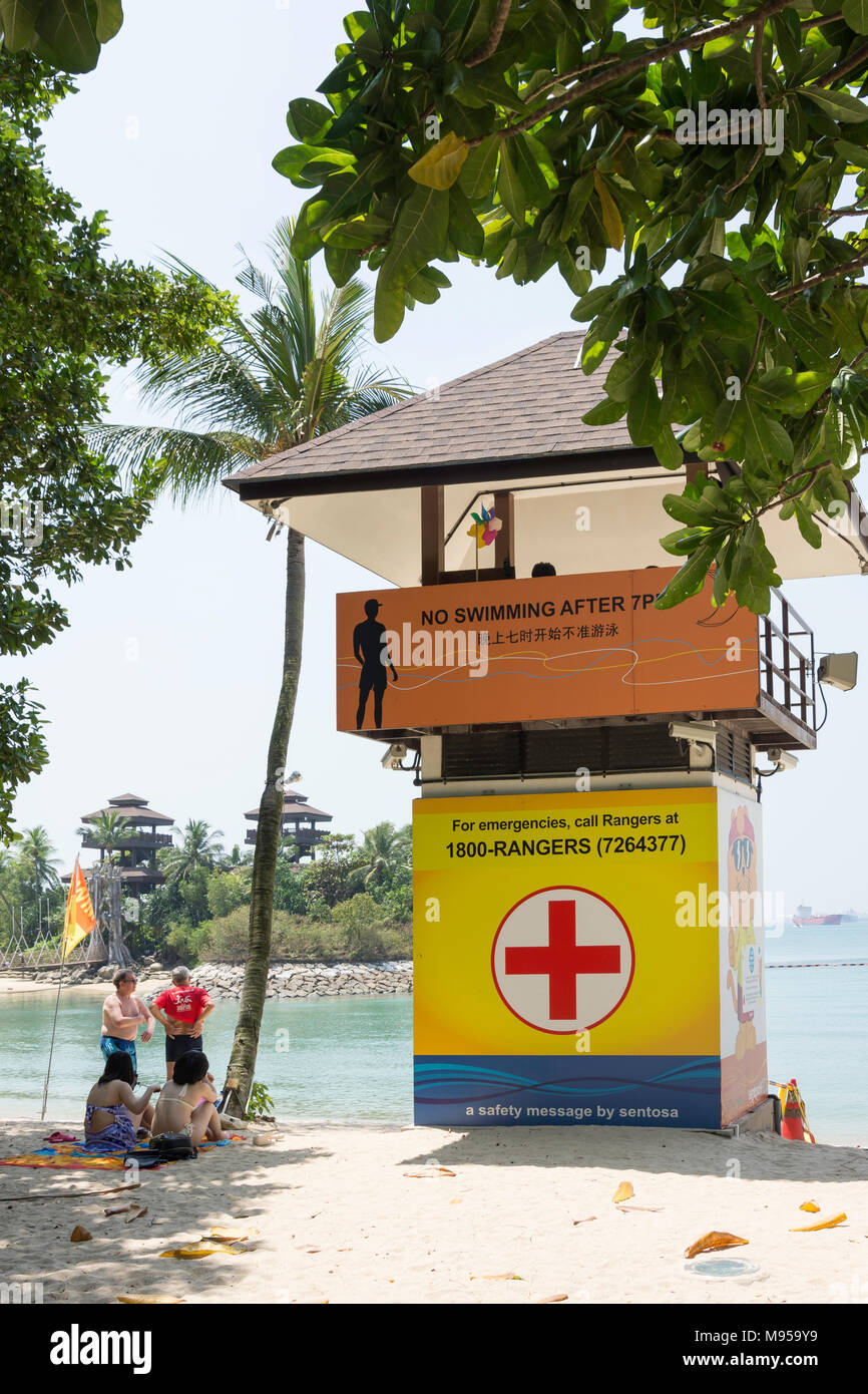 Lifeguard tower sur Palawan Beach, l'île de Sentosa, Région du Centre de l'île de Pulau Ujong (Singapour), Singapour Banque D'Images