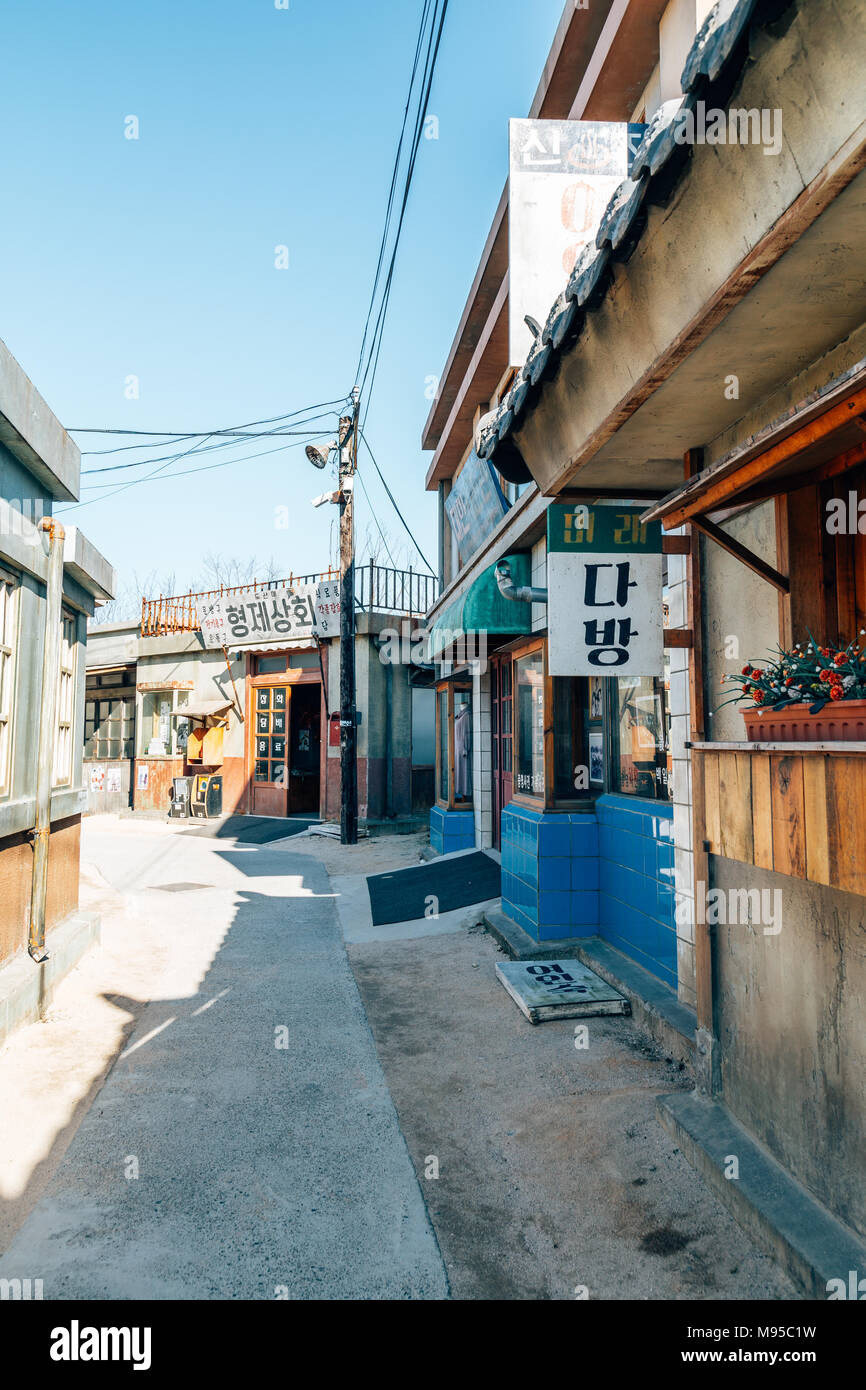 Ulsan, Corée - Février 9, 2017 : l'architecture ancienne et rue dans Jangsaengpo village à partir de 1960 à 1970 Banque D'Images