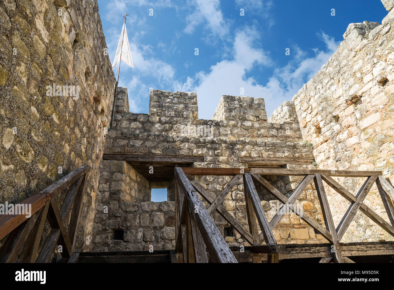 Forteresse médiévale en pierre dans la tour de Cherven, Bulgarie - vue de l'incide Banque D'Images