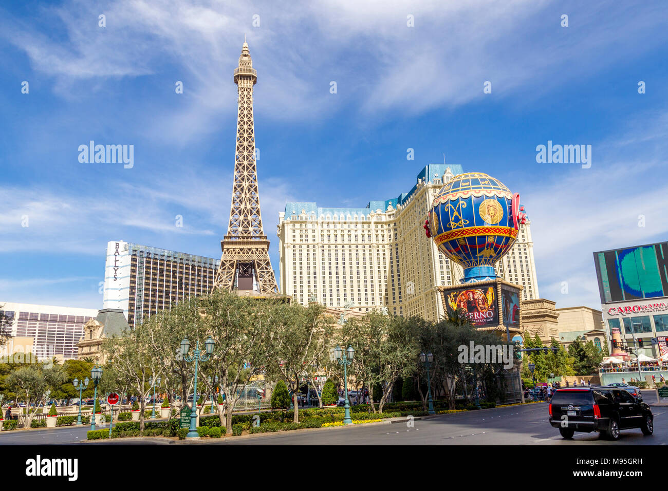 Restaurant Tour Eiffel et Paris Las Vegas au cours de la journée vu de la Bellagio. Banque D'Images