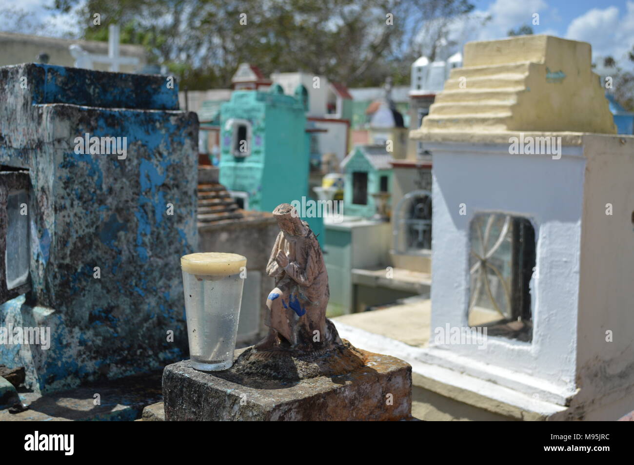 Les pierres tombales dans Hoctun cimetière, Mexique Banque D'Images