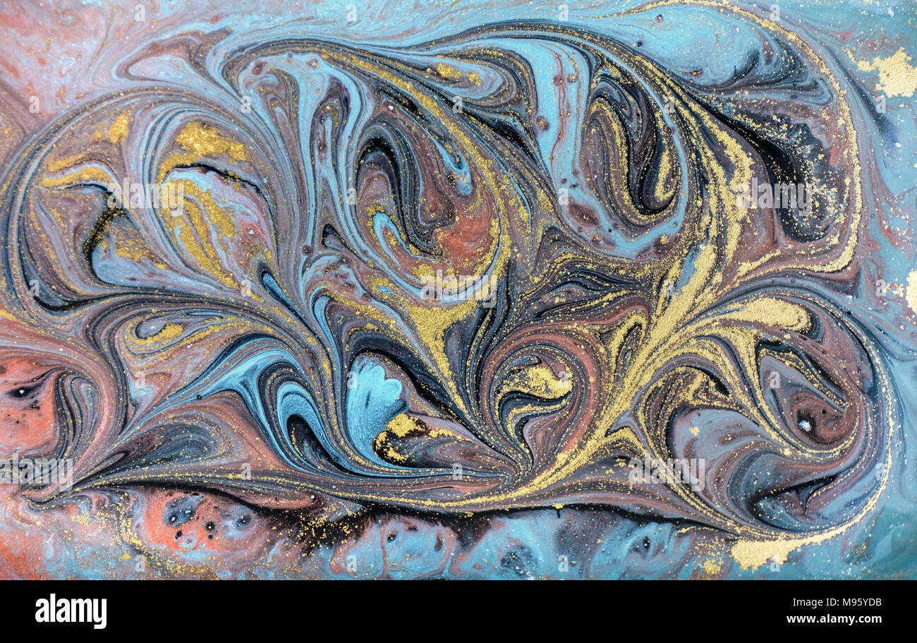 En résumé fond acrylique. Nature bleu et vert d'art de la marbrure de texture. Paillettes d'or. Banque D'Images