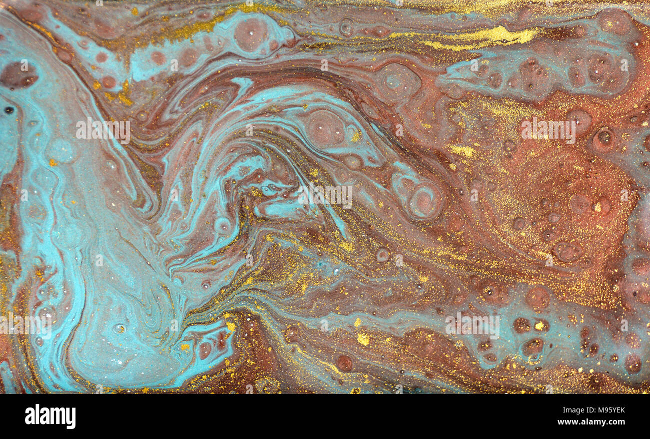 En résumé fond acrylique. Nature bleu et vert d'art de la marbrure de texture. Paillettes d'or. Banque D'Images