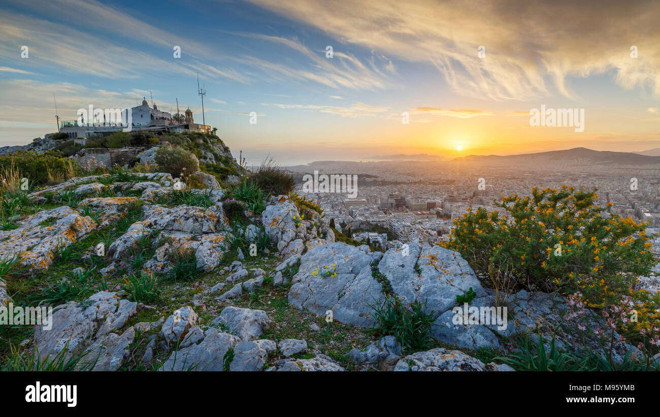 Vue d'Athènes depuis la colline du Lycabette au coucher du soleil, la Grèce. Banque D'Images