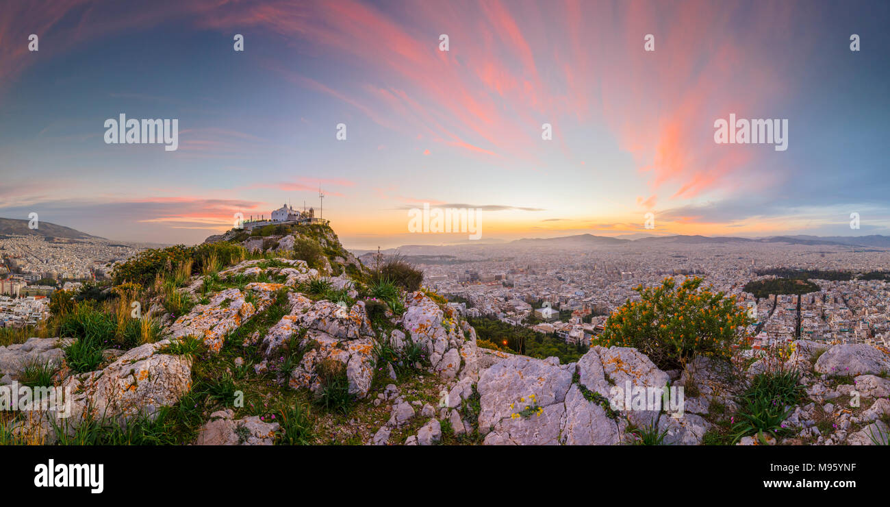 Vue d'Athènes depuis la colline du Lycabette au coucher du soleil, la Grèce. Banque D'Images