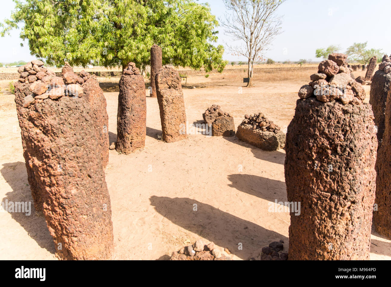 Les cercles de pierre Wassu (ou mégalithes), au nord de Janjanbureh, est composé de 11 cercles de pierre. La plus haute pierre est trouvé dans ce domaine, avec une hauteur de 2,59 mètres. Banque D'Images