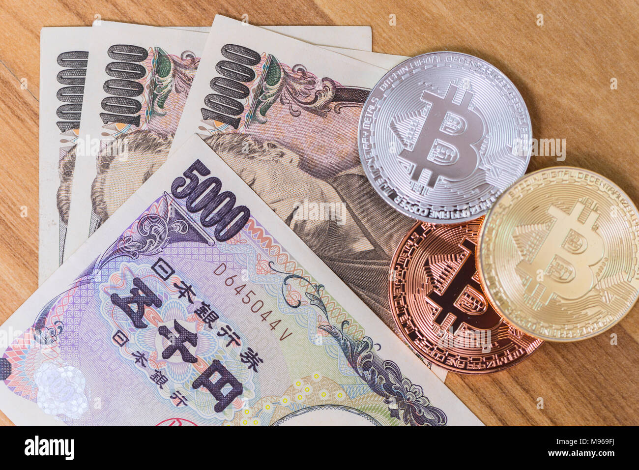 Paiement à l'aide d'cryptocurrency Bitcoin avec Japon Yen de l'argent. Banque D'Images