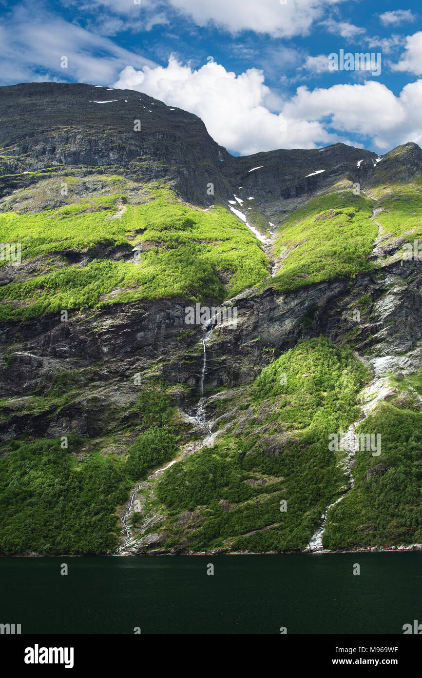Du nord des Cascades fjords norvégiens. Banque D'Images