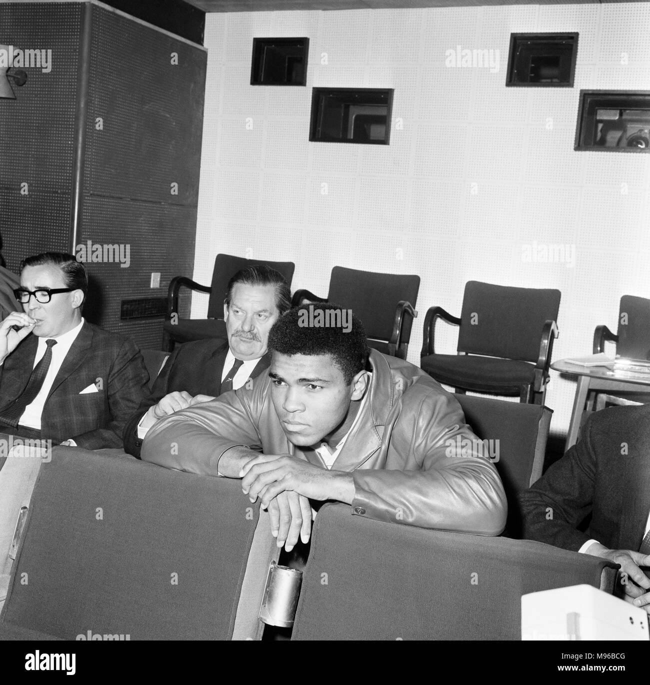 Muhammad Ali (né Cassius Marcellus Clay,) était un boxeur professionnel et olympique et