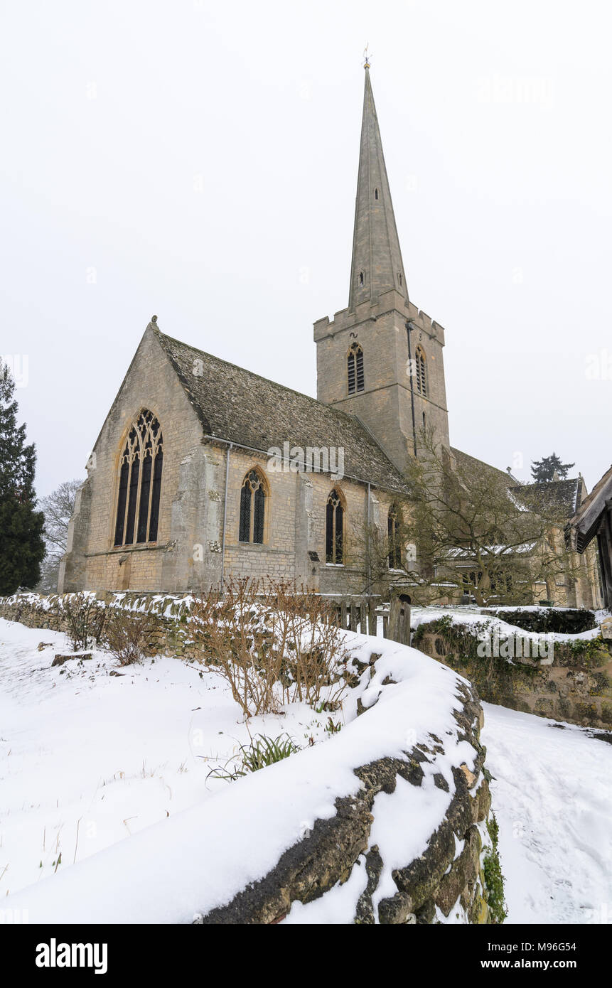 Dans l'église St Giles Bredon, Worcestershire dans la neige Banque D'Images